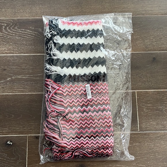 Missoni Ruana wrap - Picture 4 of 4